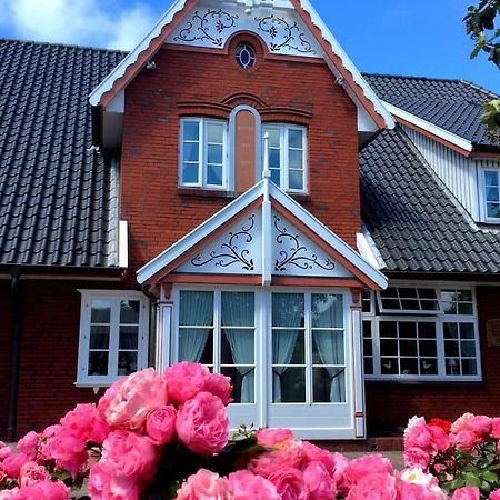 Gasthaus Knudsen Utersum エクステリア 写真