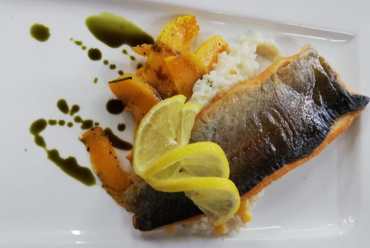 Gasthaus Knudsen Utersum エクステリア 写真