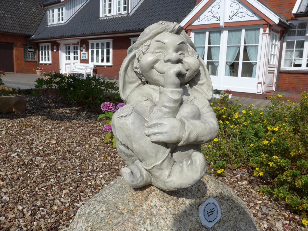 Gasthaus Knudsen Utersum エクステリア 写真