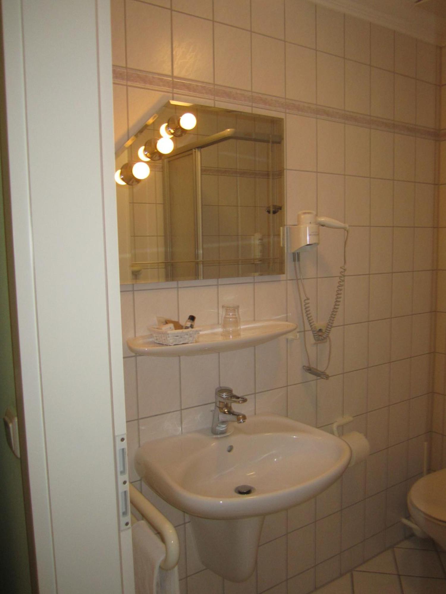 Gasthaus Knudsen Utersum エクステリア 写真