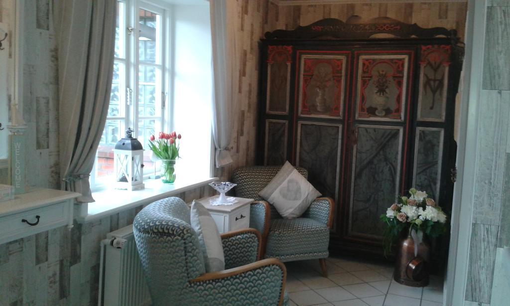 Gasthaus Knudsen Utersum エクステリア 写真