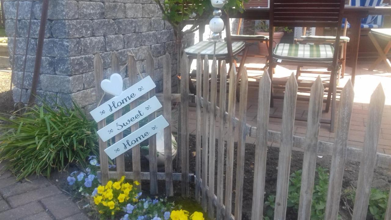 Gasthaus Knudsen Utersum エクステリア 写真