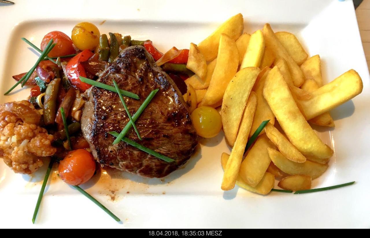 Gasthaus Knudsen Utersum エクステリア 写真